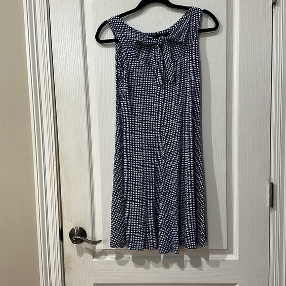 Mercer & Madison Sz S blue and white short sleeve tye back neck line NWOT - Picture 2 of 5